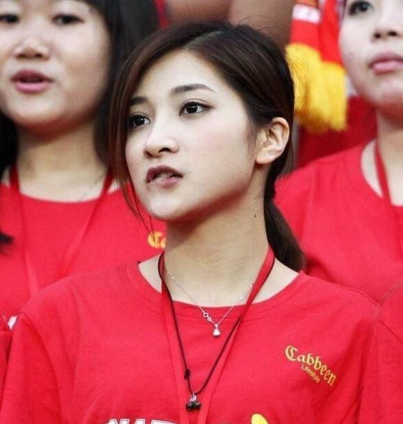 自己所有的家当全部都拿来付首付了，而且自己每个月的工资到手也就两万出头，拿什么来承担这上百万的损失？想到这，蒋明哭着对马忠良说：良子哥，今天这事儿都怪我，是我全责，我认了。